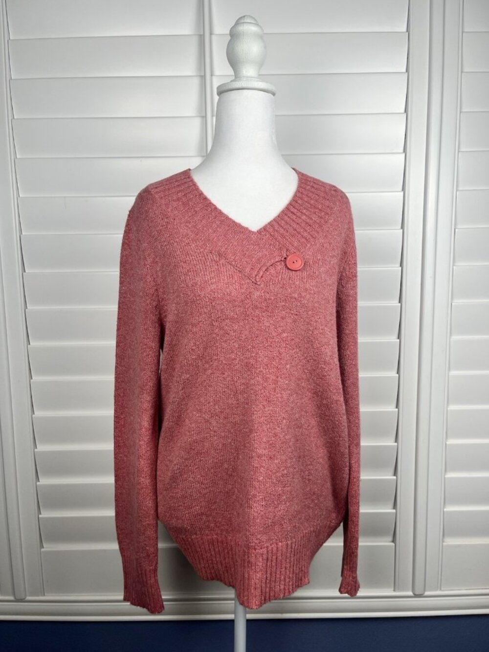 Kim Rogers Pink V-Neck Knit Pullover women’s Sweater Button Accent Size PM